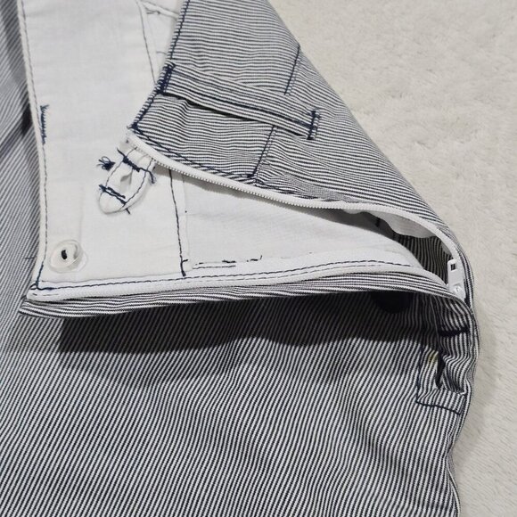 H&M Pinstripe Cotton Mini Skirt – Side Zip, Button Pockets – NWT – Size 4 - Picture 5 of 9